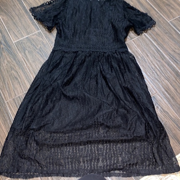 Allison black lace  dress - Picture 2 of 11